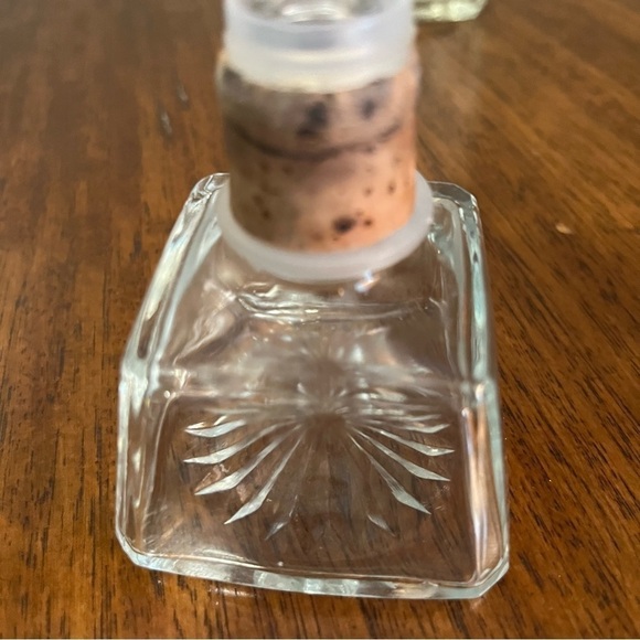 Flower Cut Glass Liquor Decanter Bottle Whiskey bourbon with stopper. - Picture 7 of 15